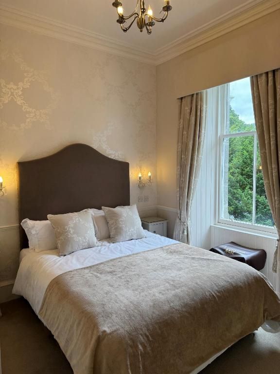 Wellwood Manor, 13 West Moulin Road, Pitlochry, Perthshire, PH16 5EA