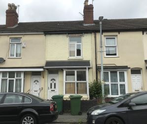 2 bedroom mid terraced house in Wolverhampton