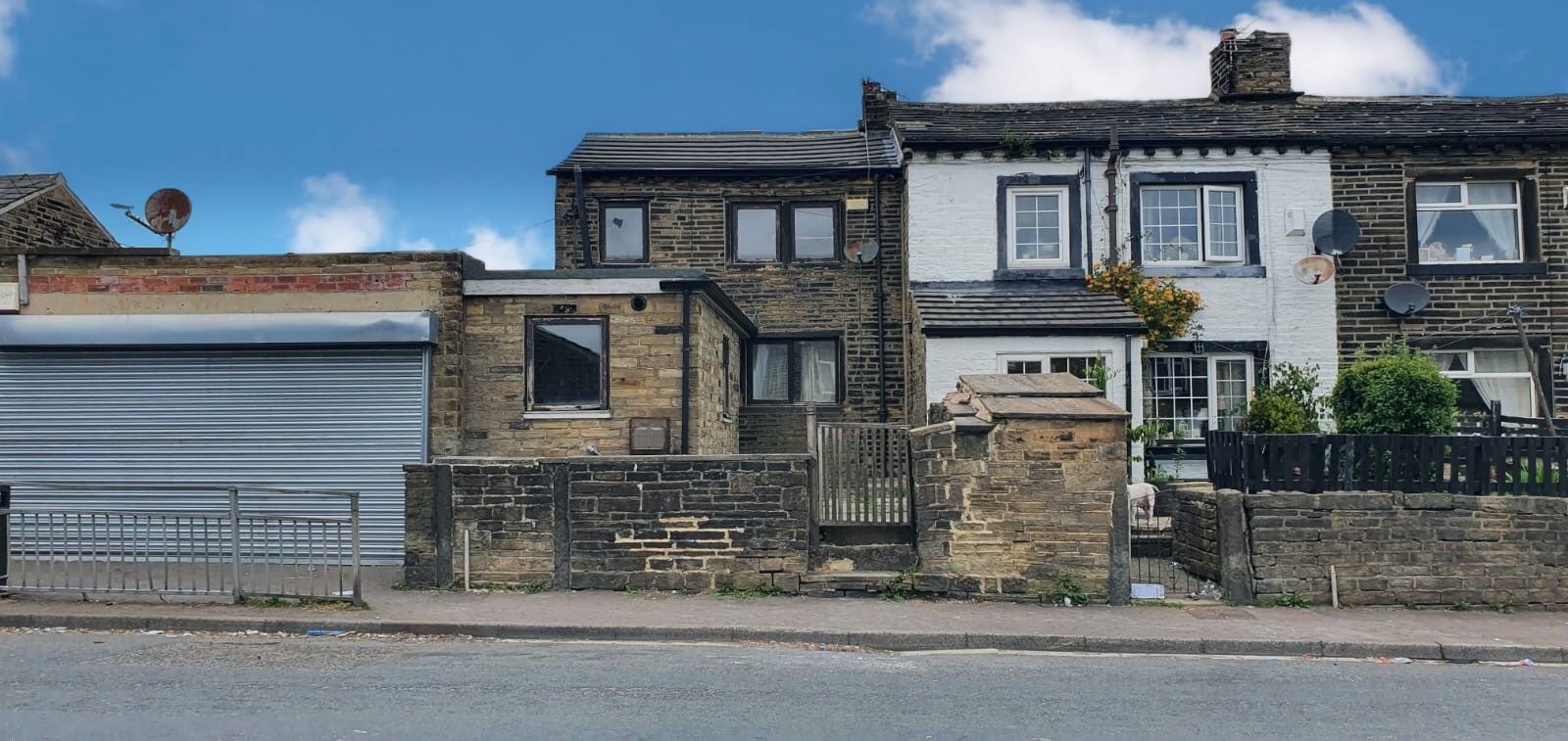 2 bedroom mid terraced house in Halifax Property auctions Bond Wolfe