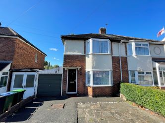 3 bedroom semi detached house in West Bromwich