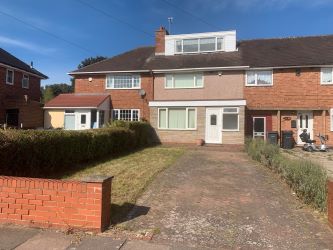 3 bedroom mid terraced house in Birmingham