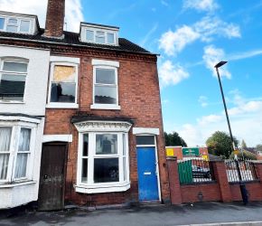 4 bedroom end terraced house in Walsall