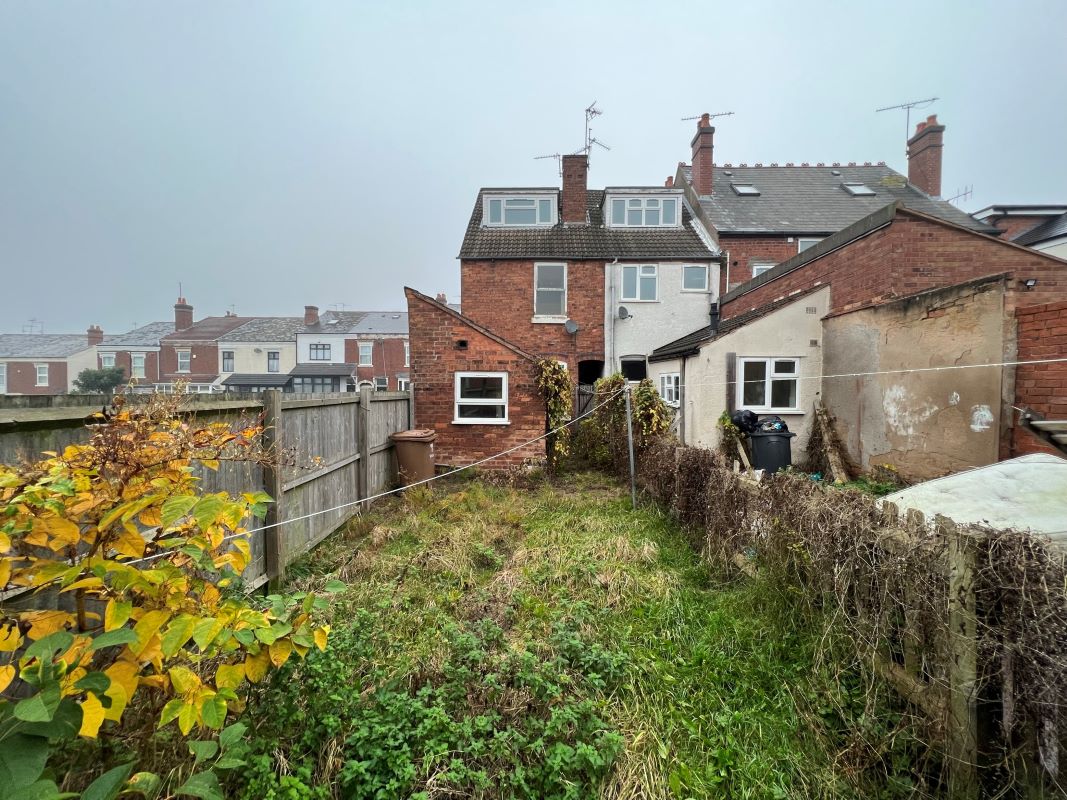 4 bedroom end terraced house in Walsall Property auctions Bond Wolfe