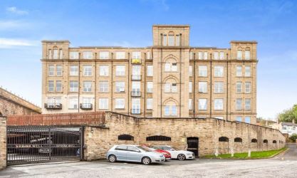2 bedroom apartment in West Yorkshire