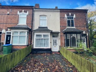 3 bedroom mid terraced house in Smethwick