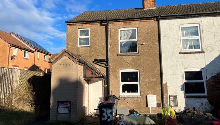 3 bedroom end terraced house in Chesterfield, Derbys.