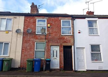 2 bedroom mid terraced house in Mansfield, Notts.