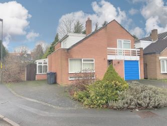 4 bedroom detached house with potential to extend in Moseley