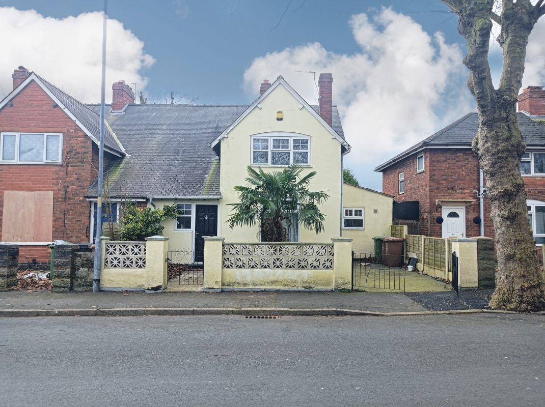 3 bedroom semi detached house in Walsall Property auctions Bond Wolfe