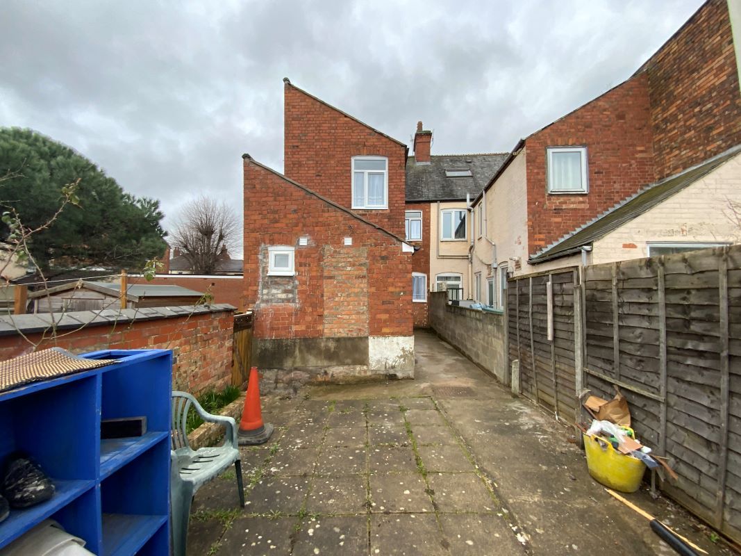 6 bedroom semi detached house in Rugby Property auctions Bond Wolfe