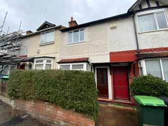 2 bedroom mid terraced house in Bearwood