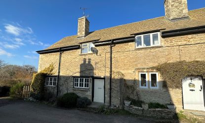3 bedroom semi detached cottage in Lechlade