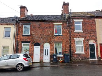 2 bedroom mid terraced house in Stoke on Trent