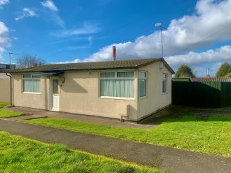 2 bedroom detached bungalow in Wolverhampton
