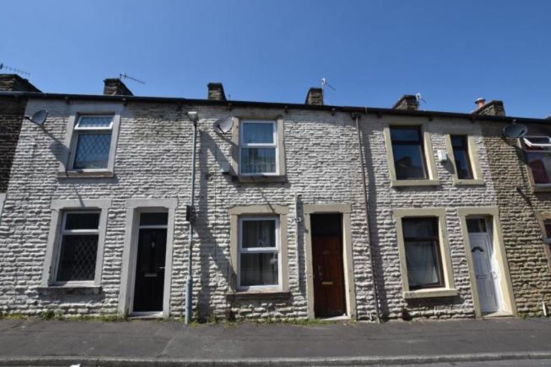 2 bedroom mid terraced house in Burnley Property auctions Bond Wolfe