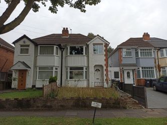 3 bedroom semi detached house in Birmingham