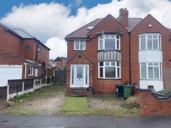 4 bedroom semi detached house in Brierley Hill