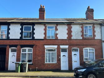 2 bedroom mid terraced house in West Bromwich