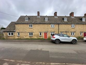 4 bedroom Grade II listed end terraced house in Oxfordshire