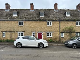 3 bedroom grade II listed mid terraced house in Oxfordshire