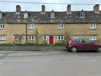 3 bedroom grade II listed mid terraced house in Oxfordshire