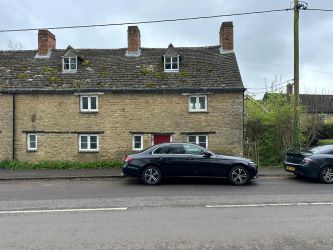 2 bedroom grade II listed end terraced house in Oxfordshire