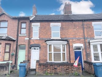 3 bedroom mid terraced house in Stafford