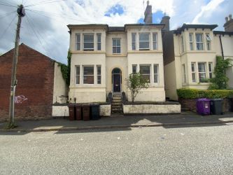 Freehold detached property in Wolverhampton