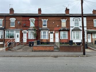 2 bedroom mid terraced house in Birmingham