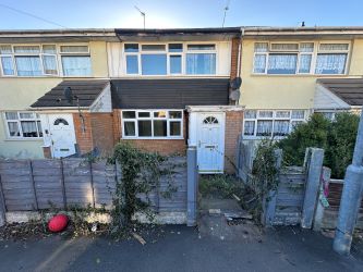 3 bedroom mid terraced house in Walsall