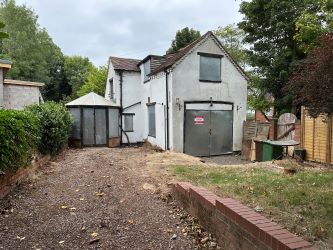 3 bedroom freehold detached property in Solihull