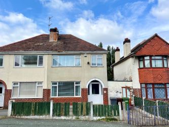 3 bedroom semi detached house in Wolverhampton