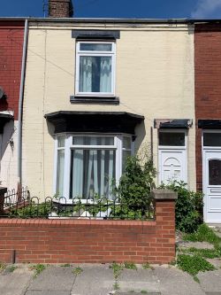 3 bedroom mid terraced house in Middlesbrough