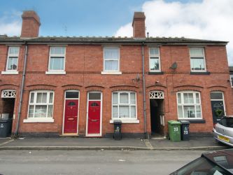 2 bedroom mid terraced house in Wednesbury