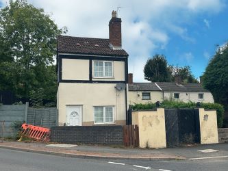 2 bedroom detached house in Tipton