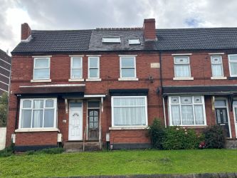 5 bedroom mid terraced property in Dudley