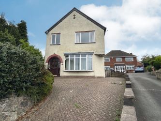 3 bedroom detached house in Wollescote, Stourbridge