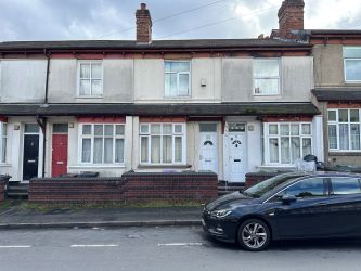 3 bedroom mid terraced house in Wolverhampton