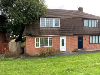 3 bedroom semi detached house in Newcastle under Lyme 