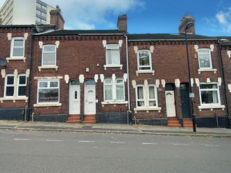 2 bedroom mid terraced house in Stoke on Trent