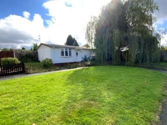 2 bedroom detached bungalow in Wolverhampton 