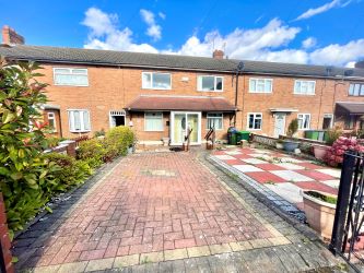 3 bedroom mid terraced house in West Bromwich