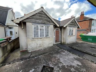 3 bedroom detached split level bungalow with development opportunity with granted planning permission in Nottingham 