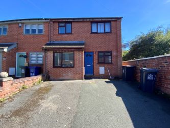 3 bedroom end terraced house in Newcastle under Lyme