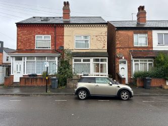 3 bedroom semi detached house in Birmingham