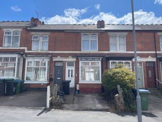 3 bedroom mid terraced house in Bearwood 