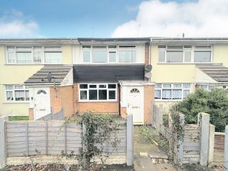 3 bedroom mid terraced house in Walsall