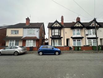 6 bedroom end terraced property in Wolverhampton. 