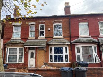 4 bedroom mid terraced house in Birmingham 