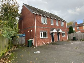 3 bedroom semi detached house in West Bromwich